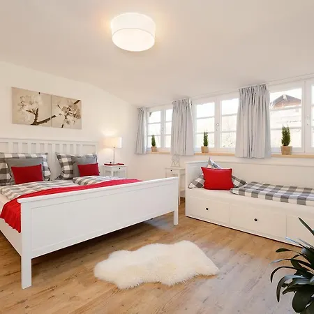 Apartment Viktoria Apartments: Family-friendly With 4-star Access